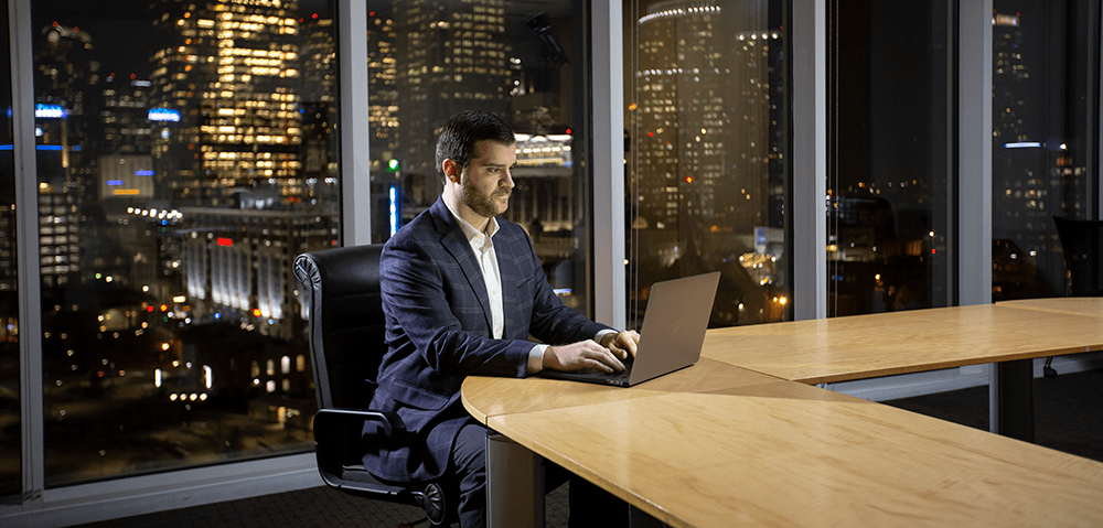 Charlotte MBA student taking classes in the evening